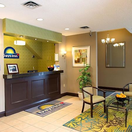 Days Inn By Wyndham Toronto East Beaches Экстерьер фото