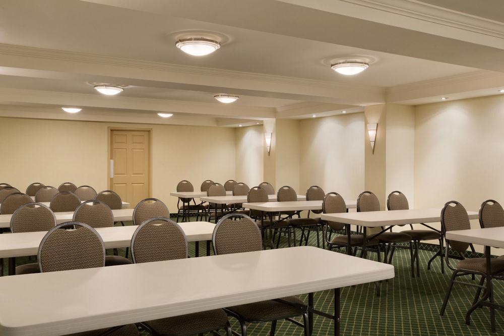 Days Inn By Wyndham Toronto East Beaches Экстерьер фото