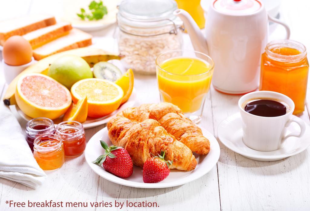 Days Inn By Wyndham Toronto East Beaches Экстерьер фото