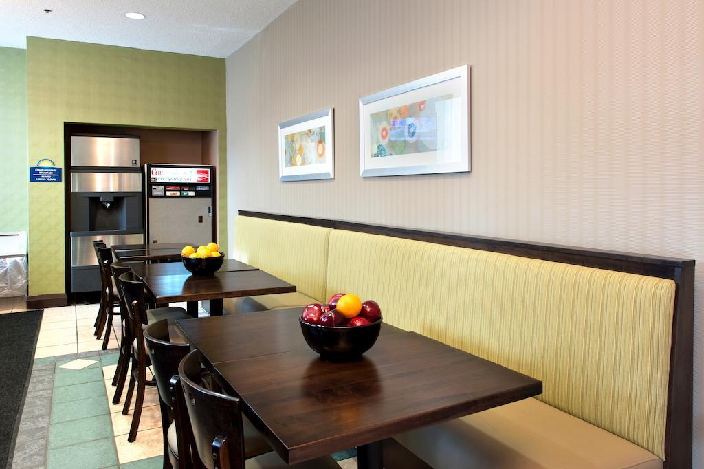 Days Inn By Wyndham Toronto East Beaches Экстерьер фото