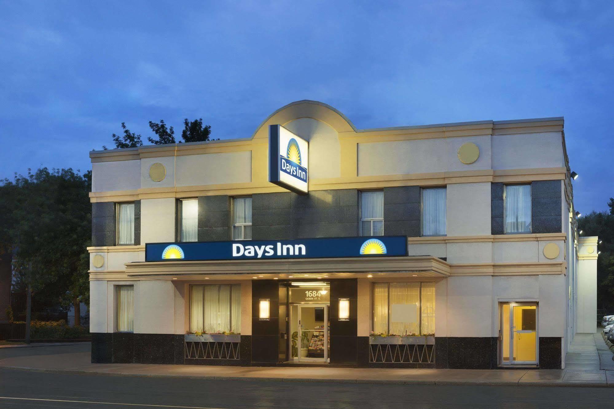 Days Inn By Wyndham Toronto East Beaches Экстерьер фото