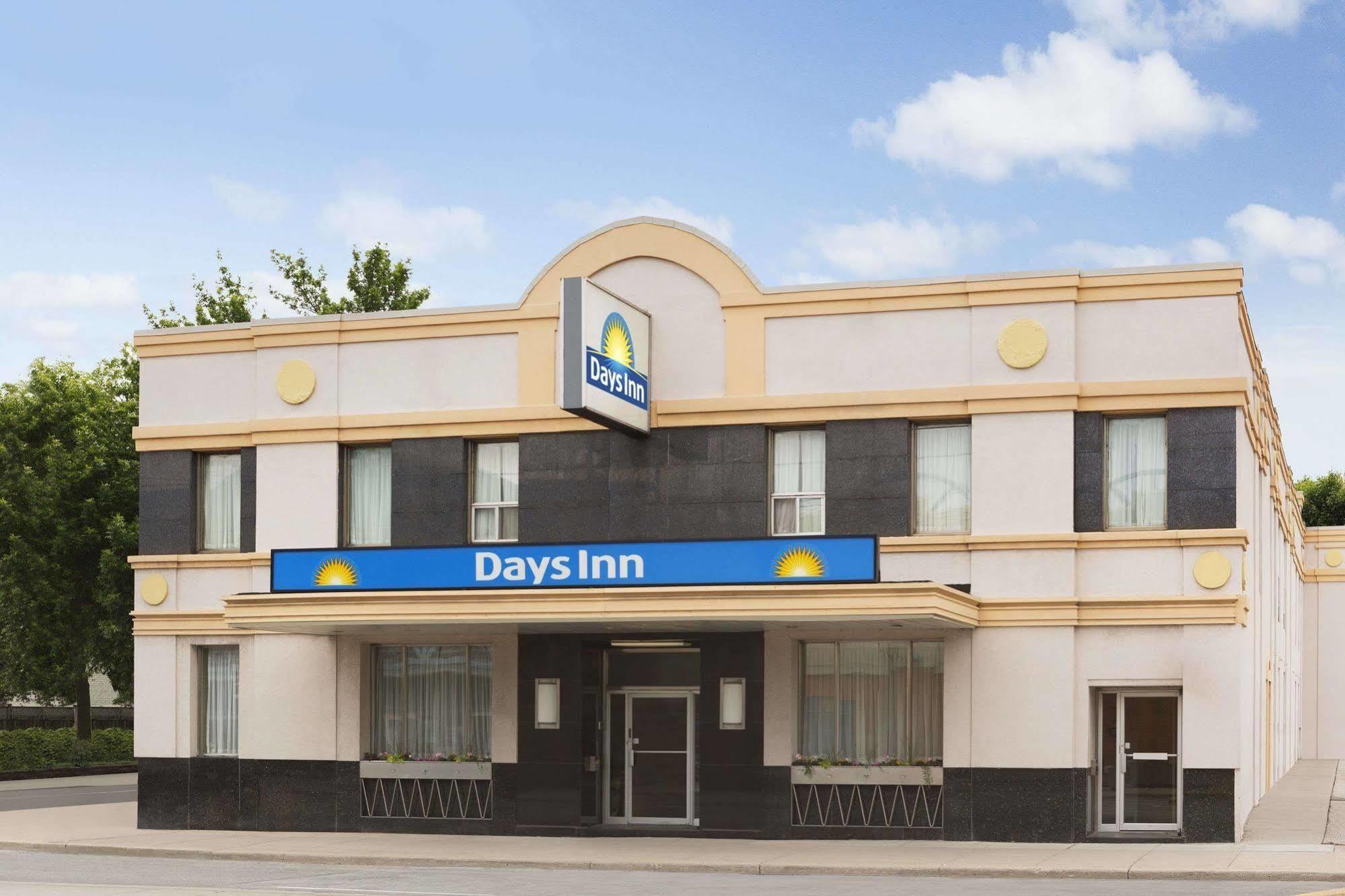 Days Inn By Wyndham Toronto East Beaches Экстерьер фото
