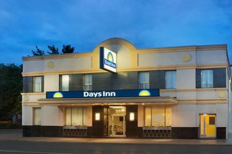 Days Inn By Wyndham Toronto East Beaches Экстерьер фото
