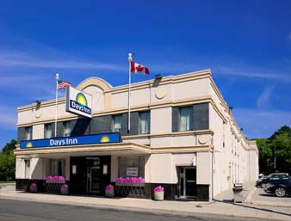 Days Inn By Wyndham Toronto East Beaches Экстерьер фото