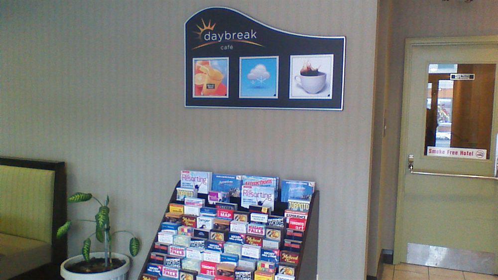 Days Inn By Wyndham Toronto East Beaches Экстерьер фото