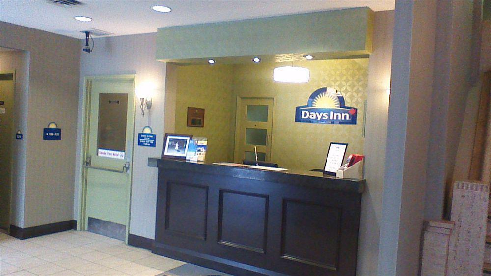 Days Inn By Wyndham Toronto East Beaches Экстерьер фото